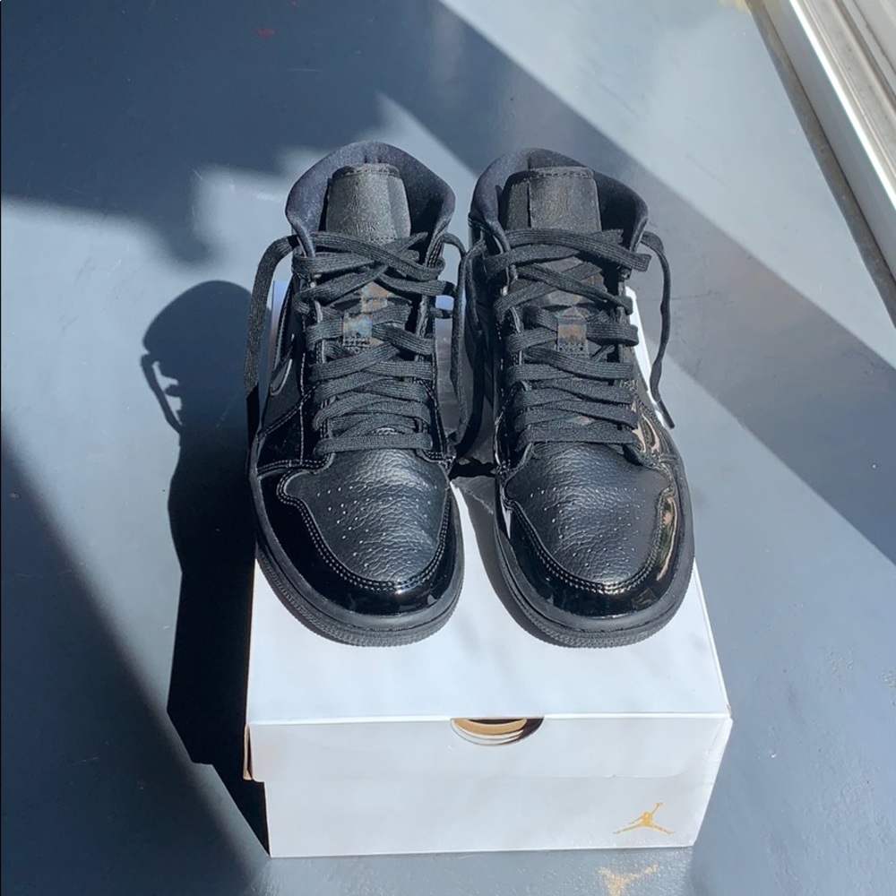 Women’s Air Jordan MID